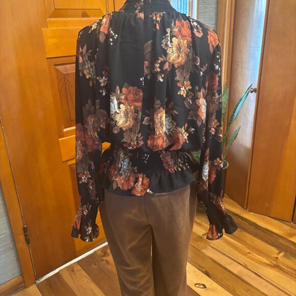 Beautiful Printed Black Blouse - Picture 5 of 6